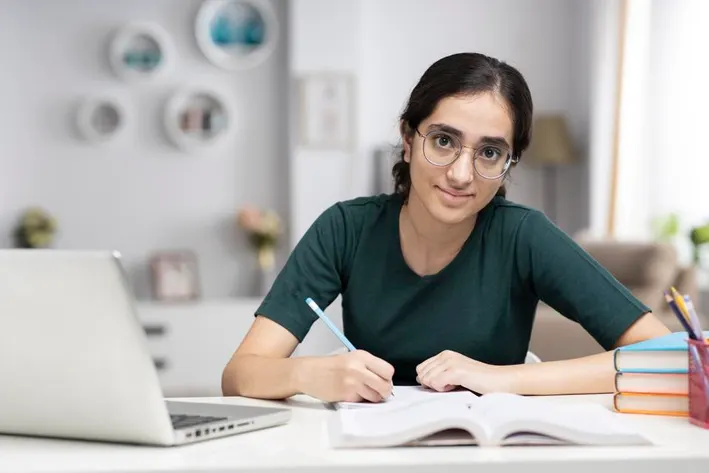 بهترین کشورهای برای مهاجرت تحصیلی دختران تنها 